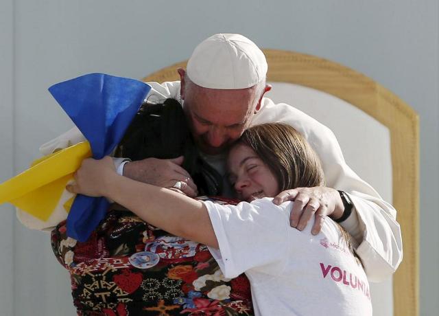 Papanın qızlarla qucaqlaşması... – Ötən gün FOTOLARDA